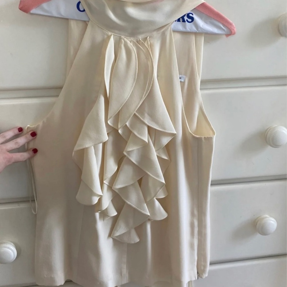 Trina Turk sleevless silk ruffle blouse